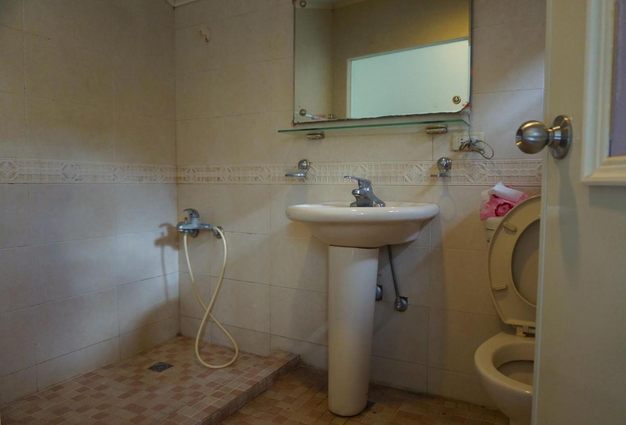 Hua Bin Hotel Yilan Bagian luar foto