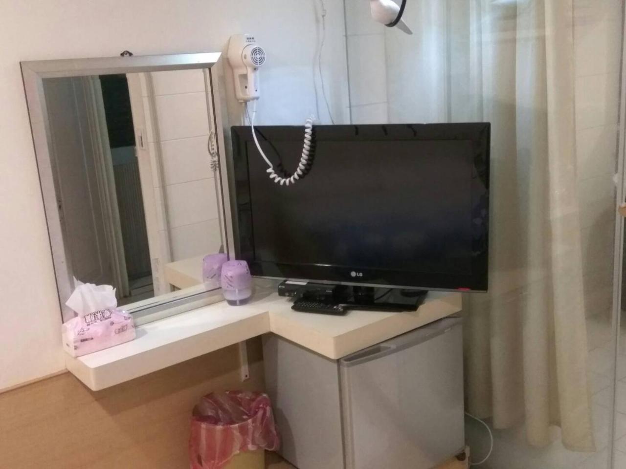 Hua Bin Hotel Yilan Bagian luar foto