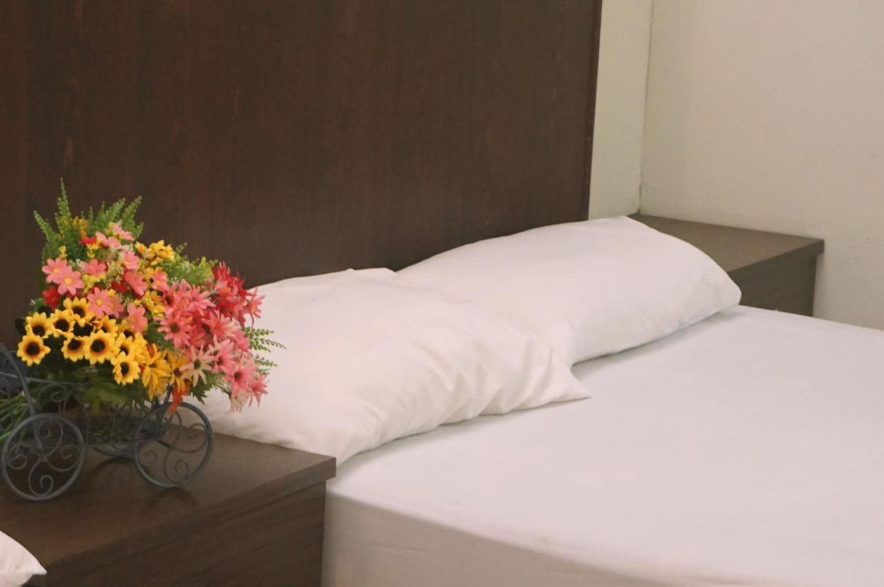 Hua Bin Hotel Yilan Bagian luar foto