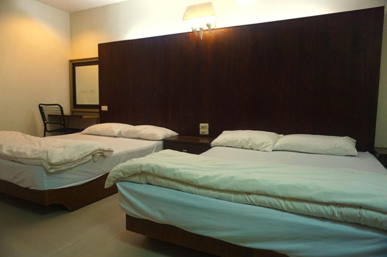Hua Bin Hotel Yilan Bagian luar foto