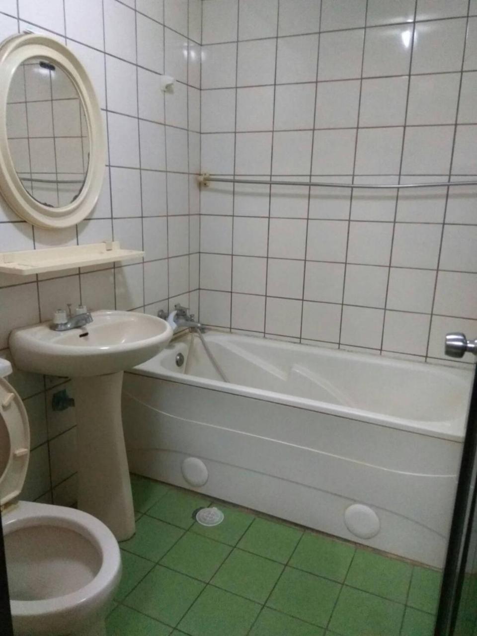 Hua Bin Hotel Yilan Bagian luar foto