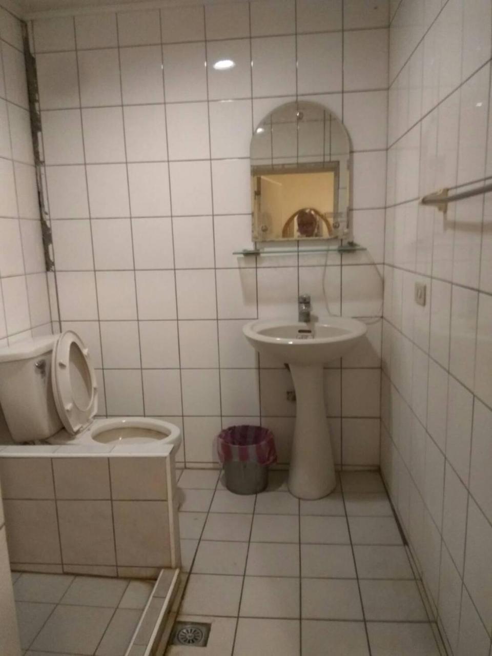 Hua Bin Hotel Yilan Bagian luar foto