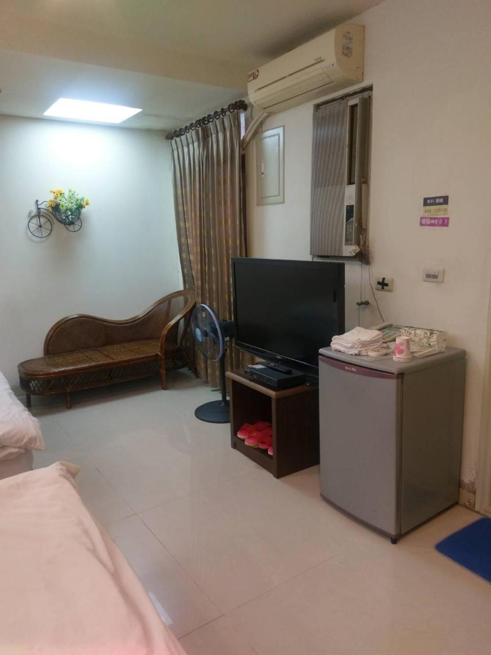 Hua Bin Hotel Yilan Bagian luar foto