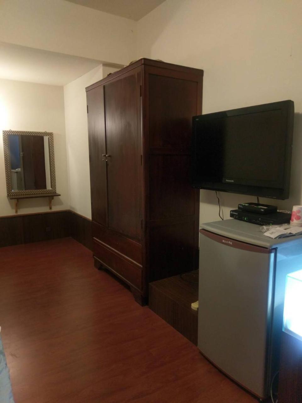 Hua Bin Hotel Yilan Bagian luar foto
