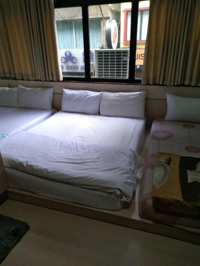 Hua Bin Hotel Yilan Bagian luar foto