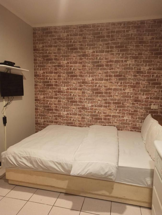 Hua Bin Hotel Yilan Bagian luar foto