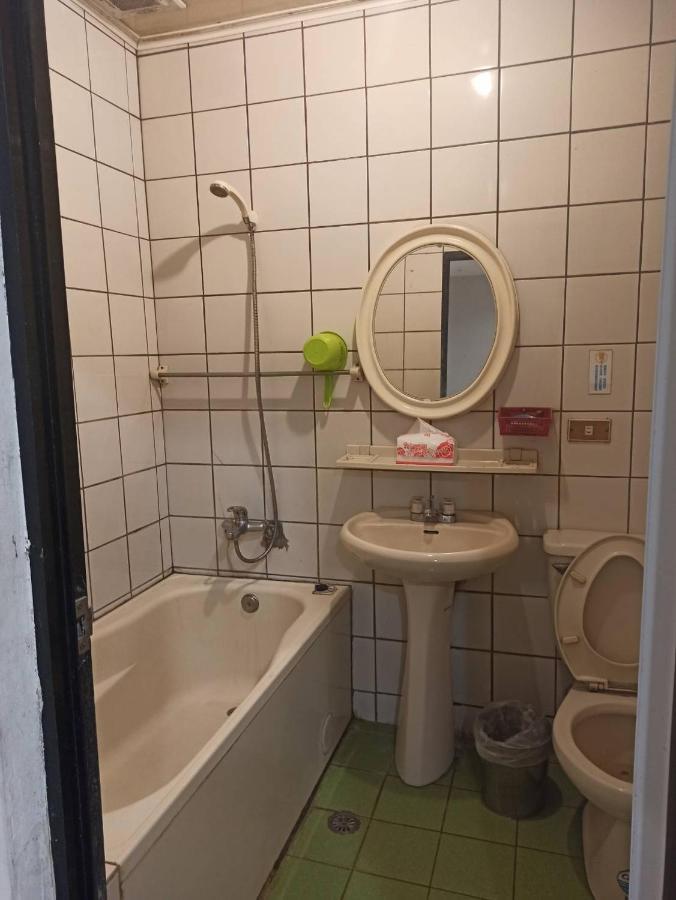 Hua Bin Hotel Yilan Bagian luar foto