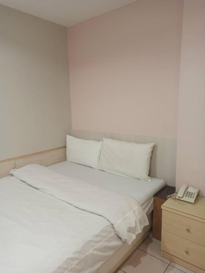 Hua Bin Hotel Yilan Bagian luar foto